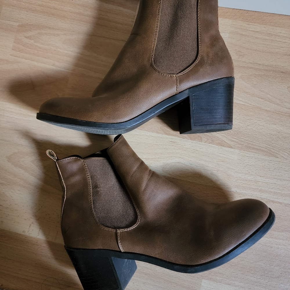 Fall boots - Picture 2 of 3